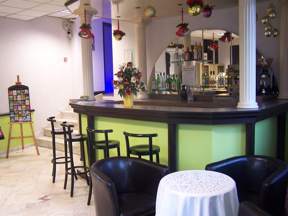 Le Collonges Hotel 2*